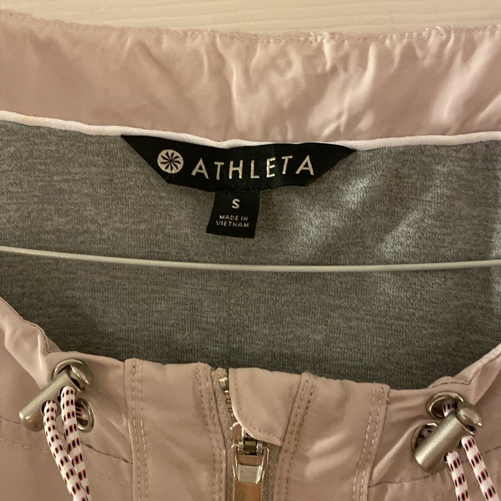 Athleta Chill Bomber S View 4